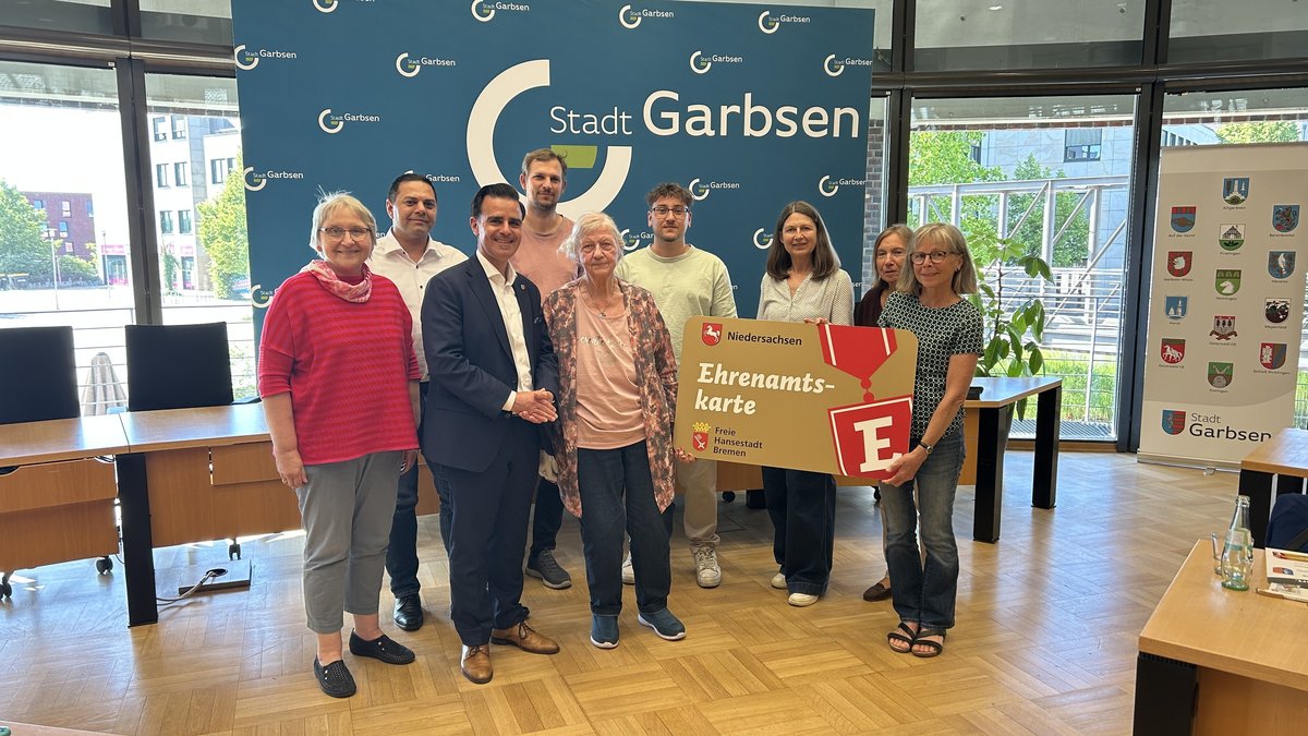 Engagierte erhalten ihre Ehrenamtskarte