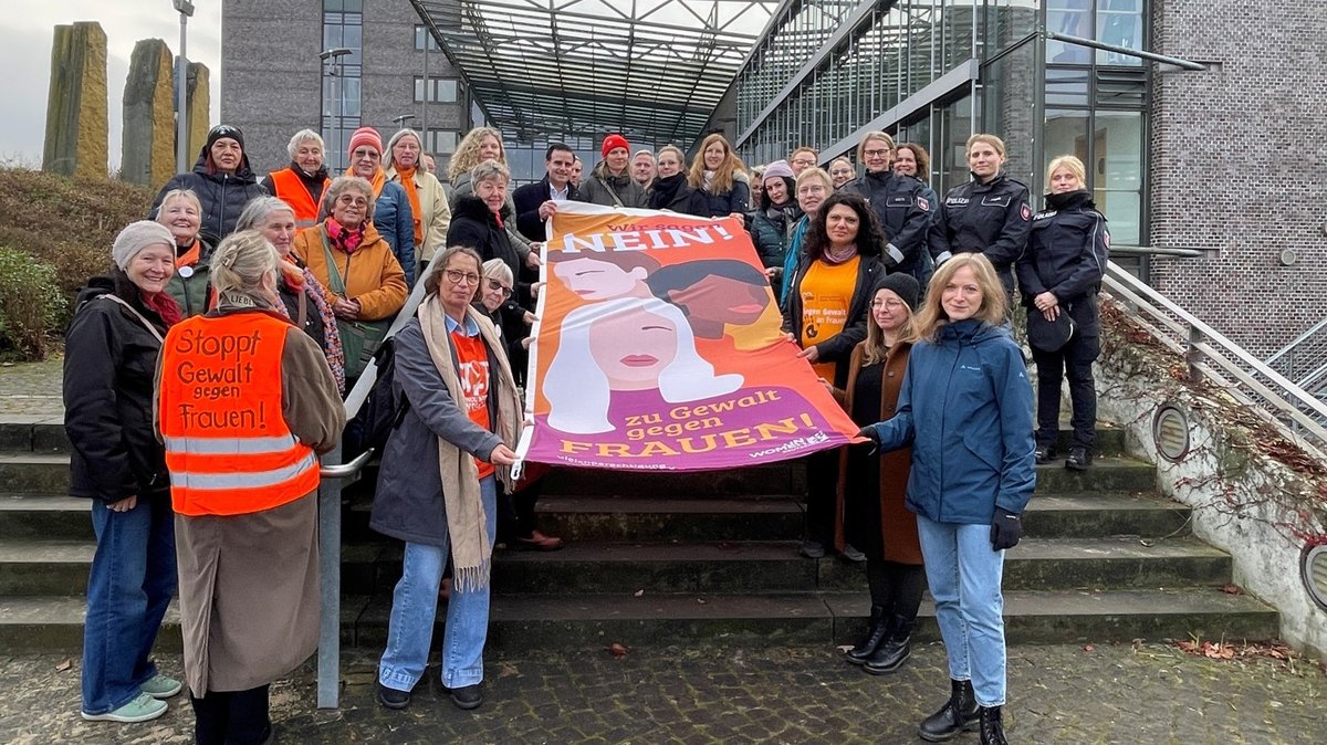 Gemeinsam ein Zeichen gegen Gewalt an Frauen gesetzt