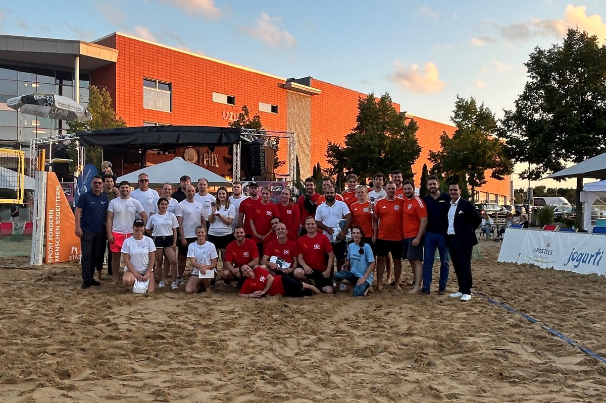 Beachvolleyball und Poolparty sind gut besucht