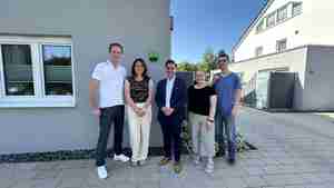 Familie Stucke erhält die Grüne Hausnummer