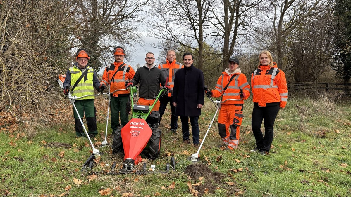 Service Betriebe: Neue Mähtechnik schont Umwelt und Insekten