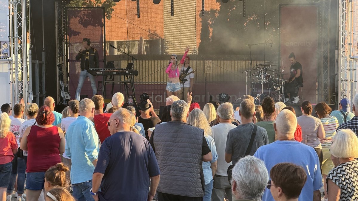 GarbsenLIVE! begeistert mit 90er-Party auf dem Rathausplatz