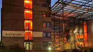 Gemeinsames Zeichen gegen Gewalt an Frauen