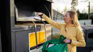 Wertstoffinseln: Betreiber für Altkleidercontainer stellen Betrieb ein