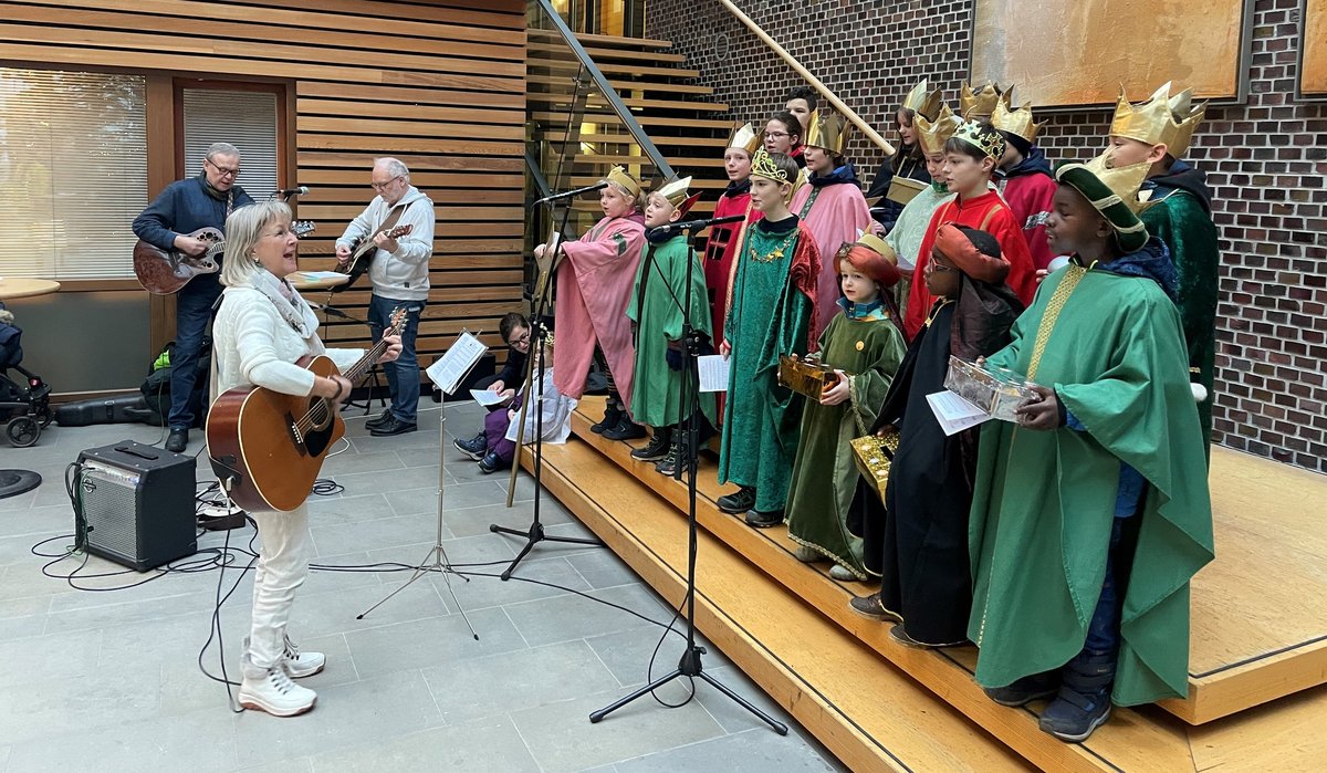 Sternsinger überbringen den traditionellen Segen