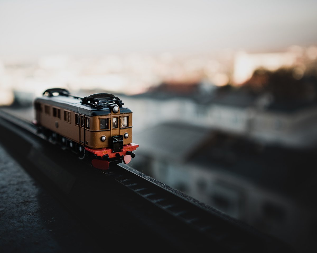 Ausstellung von Auto- und Eisenbahn-Modellen